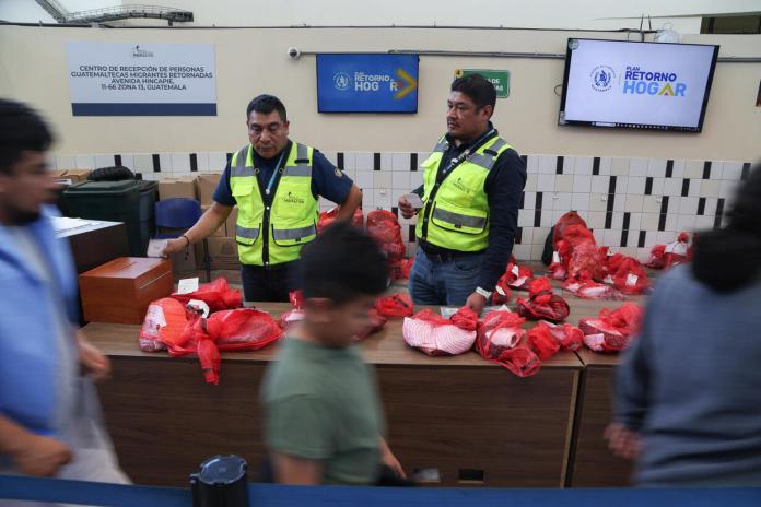 Guatemala recibe tercer vuelo de deportados desde Estados Unidos Operativo migratorio en Florida suma miles de detenciones, con guatemaltecos como el grupo más numeroso.