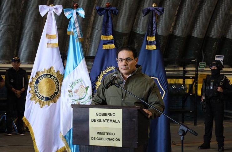 El jefe de la cartera de Gobernación, Marco Antonio Villeda, dio pormenores de la situación del amotinamiento de reos en tres cárceles. Foto La Hora: Daniel Ramírez