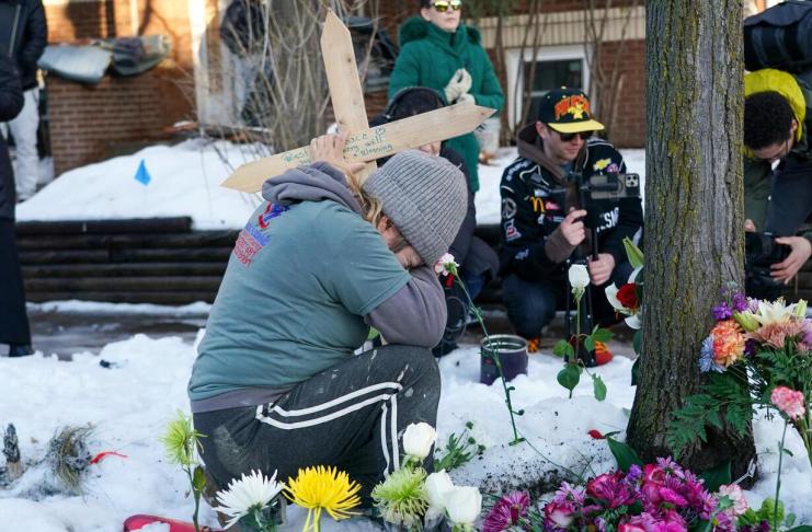 Escuelas públicas de Minneapolis suspendieron clases por seguridad ante protestas y tensión social.