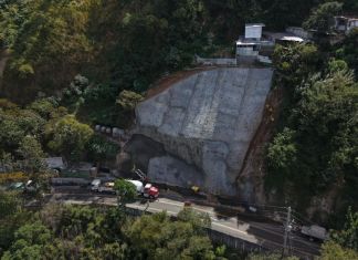 Muro de contención del kilómetro 11.5 de la ruta a Boca del Monte. Foto La Hora: CIV