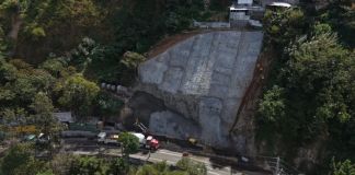 Cuando finalizaran los trabajos del muro de contención en el kilómetro 11.5 de Boca del Monte Muro de contención del kilómetro 11.5 de la ruta a Boca del Monte. Foto La Hora: CIV
