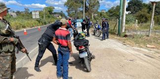 Operativos realizados por estado de sitio en donde reportaron más de 500 motos consignadas. Foto La Hora: PNC