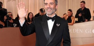 Oscar Isaac en los Premios Golden Globes donde está nominado por Frankenstein, de Guillermo del Toro. Foto La Hora: RRSS