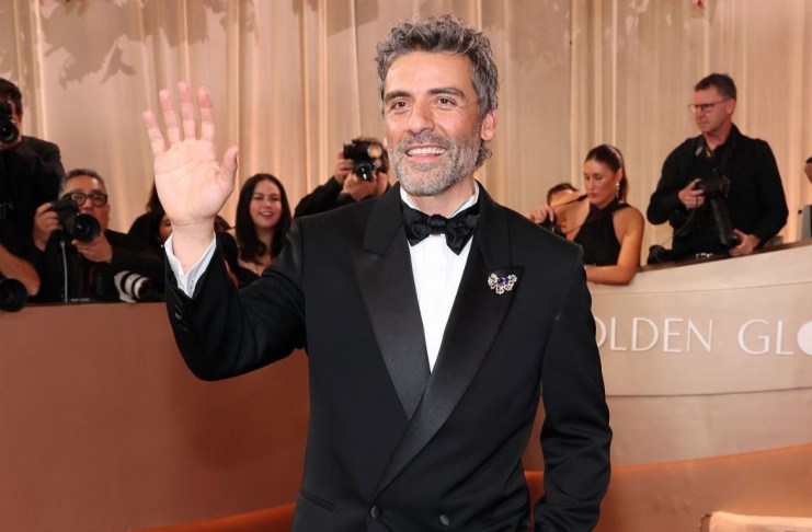 Oscar Isaac en los Premios Golden Globes donde está nominado por Frankenstein, de Guillermo del Toro. Foto La Hora: RRSS