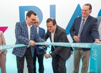 José Antonio Roca, gerente general de Bantrab, junto a representantes de Bantrab y miembros de la Junta Directiva de Bantrab cortando el listón de inauguración del tercer Centro PIACE. Foto: Bantrab.