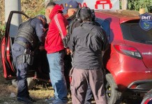 Operativo de control vehicular en el ingreso a Ciudad Peronia, zona 8 del municipio de Villa Nueva deja un detenido. Foto: PMT DE VILLA NUEVA