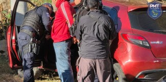 Operativo de control vehicular en el ingreso a Ciudad Peronia, zona 8 del municipio de Villa Nueva deja un detenido. Foto: PMT DE VILLA NUEVA