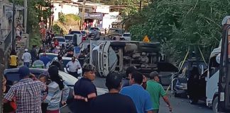 Según el vocero de la PMT de Villa Nueva, Henry Quevedo, en el múltiple accidente hay siete vehículos involucrados. Foto La Hora: PMT de Villa Nueva