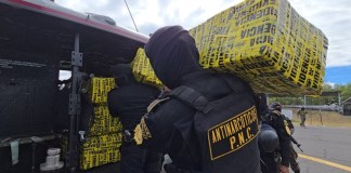 Autoridades de la Policía Nacional Civil (PNC) indicó que la droga fue trasladada a las bodegas de la Subdirección General de Análisis de Información Antinarcótica (SGAIA), ubicadas en zona 6. Foto: PNC