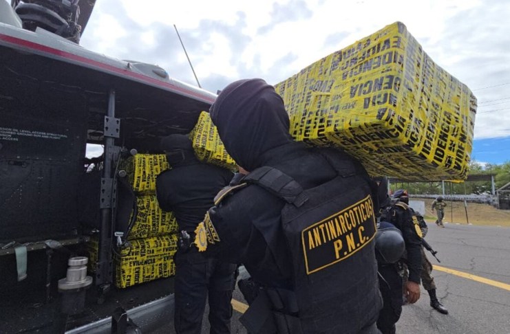 Autoridades de la Policía Nacional Civil (PNC) indicó que la droga fue trasladada a las bodegas de la Subdirección General de Análisis de Información Antinarcótica (SGAIA), ubicadas en zona 6. Foto: PNC