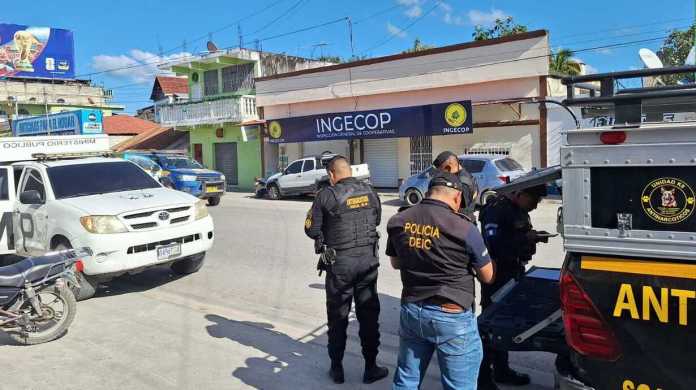 Realizan las diligencias correspondientes en la escena de un hecho armado.