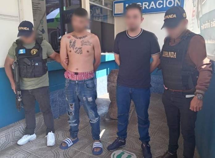 PNC Expulsan a presuntos pandillero salvadoreño sindicado de agrupaciones ilícitas. Foto La Hora: PNC.