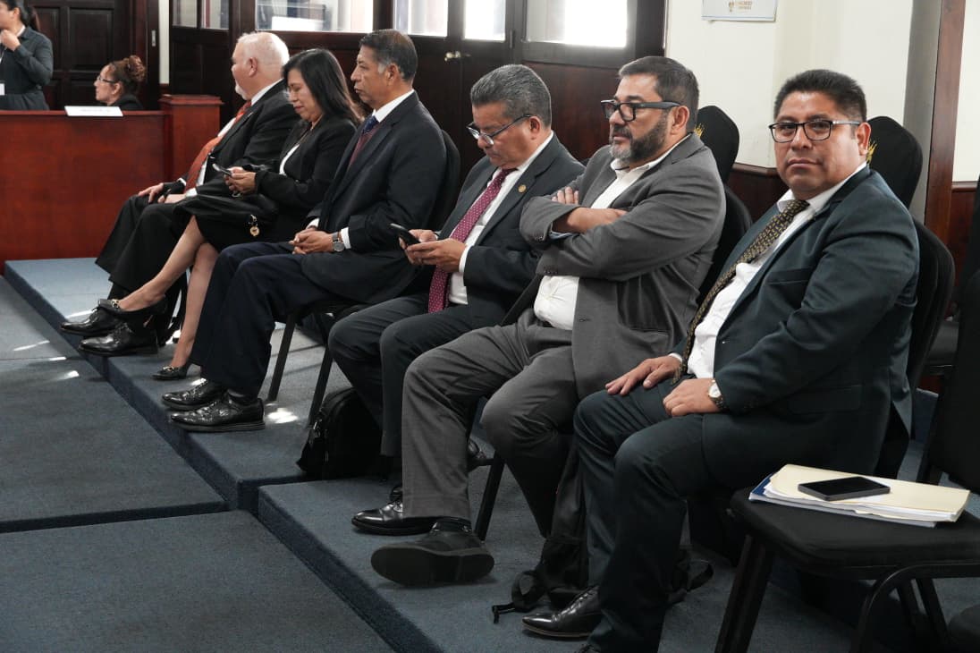 Pablo Leal Oliva, Marta Lidia Nij Patzán, Oscar Esteban Interiano, Rafael Morales Solares, Juan José Bolaños Mejía, y Eduviges Manuel Cortez. Foto La Hora: Cortesía