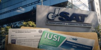 Papelería y pago de impuestos que se realizan a inicio de año. Arte La Hora: Daniel López