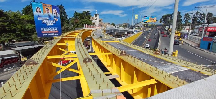 Paso a desnivel para el ingreso a San José Pinula. Foto La Hora: Sebastián Siero