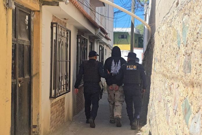 Peruano capturado en Huehuetenango por presuntamente ser distribuidor de droga. Foto La Hora: PNC