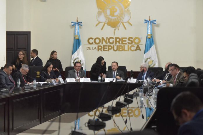 Postuladora_tSE La Comisión Postuladora del TSE aprobó que el finiquito no será un requisito indispensable para los aspirantes al cargo de magistrados del TSE. Foto La Hora: José Orozco