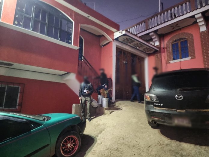 Presunto coyote capturado en Quetzaltenango Presunto coyote capturado en Quetzaltenango. La víctima fue detenida en Texas en 2025. Foto La Hora: Ministerio Público.