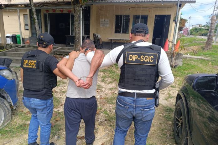 Primer salvadoreño expulsado del país del año. Foto La Hora: PNC