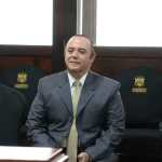 Procurador Alejandro Córdova presenta expediente para integrar el Tribunal Supremo Electoral (TSE). Foto La Hora: Universidad de San Carlos de Guatemala (Usac) / María Fernanda Monzón