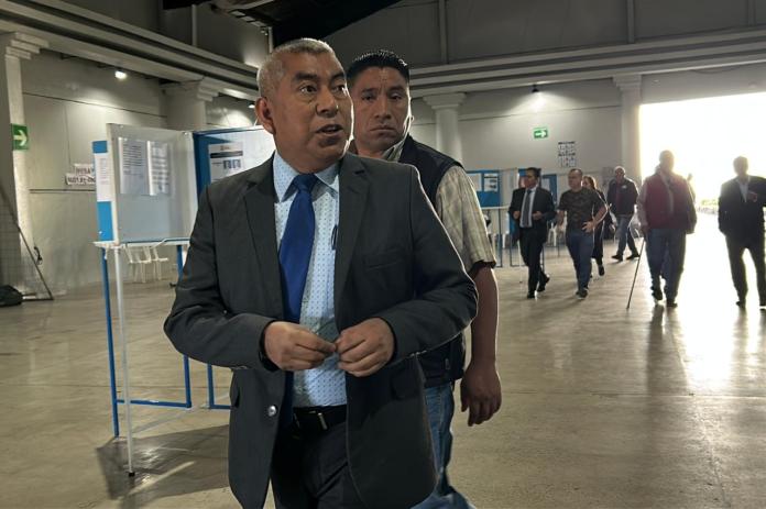 Rafael Curruchiche fue cuestionado por la diligencia de varios casos en el MP. Foto La Hora / José Orozco