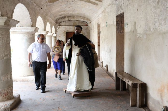 El proceso de restauración en el CNPAG durará ocho meses y luego será llevado a la parroquia de Ciudad Vieja. Foto La Hora: CNPAG