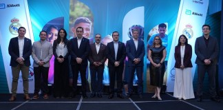 De izquierda a derecha: Jesús Pineda, gerente de clústeres estratégicos de Bantrab; Carlos Carías, director de mercadeo y comunicación; Gabriela Monzón, coordinadora de clúster de salud; Fernando García, director de la división comercial de Bantrab; Daniel Aguilar, gerente general de la Aseguradora de los Trabajadores; José Antonio Roca, gerente general de Bantrab; Luis González Victorica, gerente general de Abbott; Karen Zosel, directora de marketing; Yumaira Chacón, medical manager para Centroamérica y República Dominicana; y Iñigo Pérez, especialista en nutrición y deporte. Foto: Cortesía Bantrab.