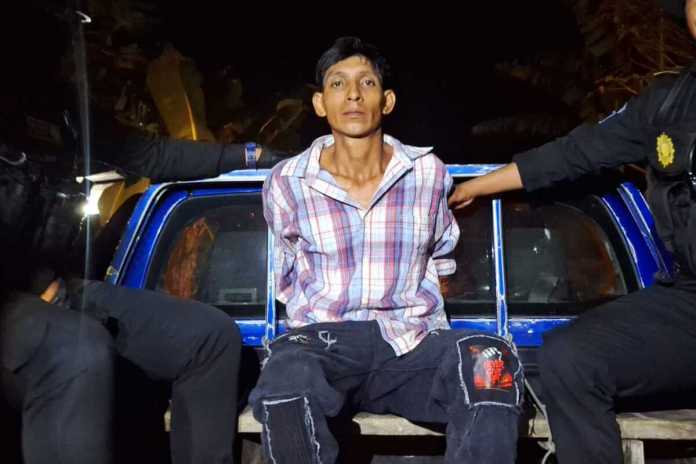 Siquinala El sindicado de dar muerte a su esposa e hija en Siquinalá, Escuintla, espera que el Juzgado fije fecha para audiencia de primera declaración. Foto La Hora: PNC