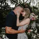 Tras el anuncio del compromiso entre la cantante Taylor Swift y el jugador de la NFL Travis Kelce, han surgido múltiples especulaciones en torno a una eventual boda.