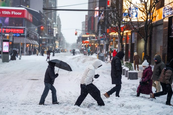 La tormenta invernal registrada durante los últimos días en Estados Unidos ha dejado, hasta el momento, 11 personas fallecidas.