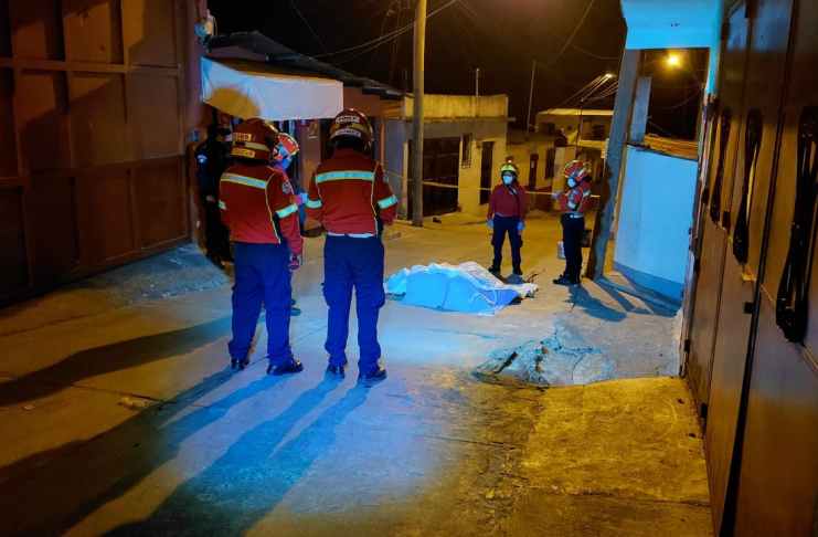 Tres mujeres fallecen en ataque armado en zona 18. Foto La Hora: Bomberos Municipales