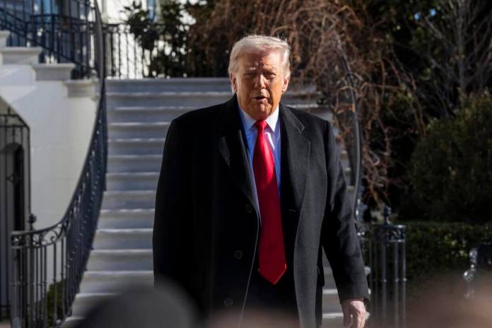 Trump durante su visita a una planta de Ford en Detroit, donde habló sobre el T-MEC.