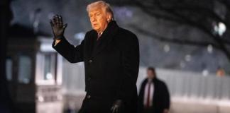 El presidente de Estados Unidos, Donald Trump, camina por el jardín sur de la Casa Blanca tras desembarcar del Marine One en Washington, D.C., EE.UU., el 22 de enero de 2026. EFE/EPA/Francis Chung / POOL