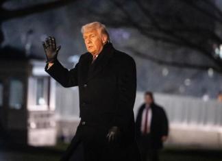 El presidente de Estados Unidos, Donald Trump, camina por el jardín sur de la Casa Blanca tras desembarcar del Marine One en Washington, D.C., EE.UU., el 22 de enero de 2026. EFE/EPA/Francis Chung / POOL
