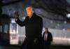 El presidente de Estados Unidos, Donald Trump, camina por el jardín sur de la Casa Blanca tras desembarcar del Marine One en Washington, D.C., EE.UU., el 22 de enero de 2026. EFE/EPA/Francis Chung / POOL