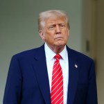 El presidente de Estados Unidos, aseguró este lunes que toda nación que “haga negocios” con la República Islámica de Irán será castigada con un arancel del 25%.