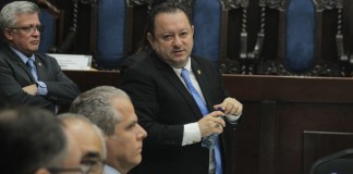 El rector de la Universidad San Carlos de Guatemala, Walter Mazariegos, en el Congreso. Foto La Hora: Archivo.