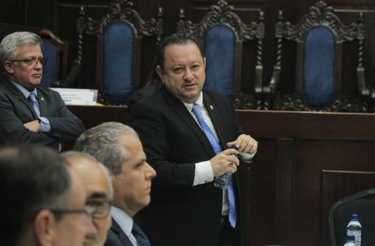 El rector de la Universidad San Carlos de Guatemala, Walter Mazariegos, en el Congreso. Foto La Hora: Archivo.