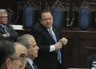 Usac abre la elección de sus magistrados ante la CC en medio de cuestionamientos a la legitimidad del CSU El rector de la Universidad San Carlos de Guatemala, Walter Mazariegos, en el Congreso. Foto La Hora: Archivo.