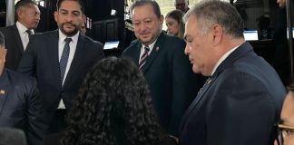 Walter Mazariegos, Rector de la Usac, recibió calificativos de "usurpador" y "corrupto" a su llegada al Legislativo para el nombramiento de la postuladora para el TSE. Foto La Hora: José Orozco
