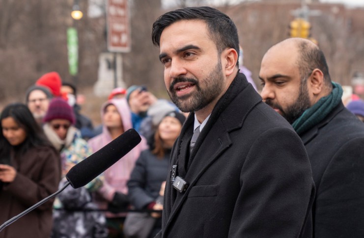 El alcalde de Nueva York, Zohran Mamdani, habla en una rueda de prensa este viernes, en Nueva York (Estados Unidos). Mamdani anunció la creación de una Oficina de Participación Masiva (OME, en inglés) para "escuchar a los neoyorquinos" con un modelo participativo que busca poner a los ciudadanos en "comunicación directa con la administración". EFE/ Ángel Colmenares
