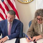 Guatemala firma acuerdo reciproco de aranceles con EE. UU. para mejora económica en el país.