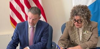 Guatemala firma acuerdo reciproco de aranceles con EE. UU. para mejora económica en el país.