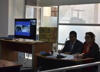 Jueza liga a proceso a otros dos sindicados de participar en ataques contra la PNC El Juzgado de Turno ligó a proceso a dos implicados más en los ataques en contra de agentes de la PNC en la zona 13 capitalina. Foto: La Hora