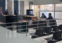 Suspenden audiencia contra pandilleros que atacaron a la PNC, juzgado pretende proceso a puerta cerrada El Juzgado de Turno pretendía desarrollar a puerta cerrada la audiencia contra pandilleros vinculados al ataque armado contra PNC en Chinautla. Foto: La Hora