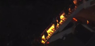En vivo: Maduro llega a Nueva York y desciende esposado de aeronave militar.