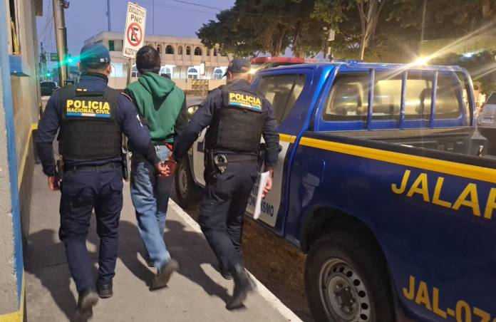 Un hombre de 24 años es señalado de atacar con un cuchillo al novio de su expareja sentimental.