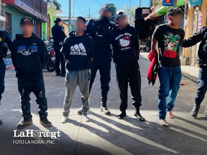 La PNC remitió a un juzgado a cuatro hombres, por presuntamente apuñalar a un menor.