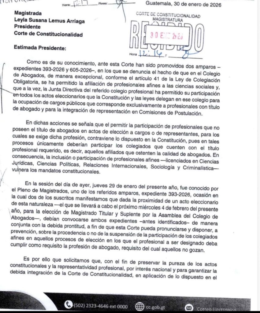 Carta de los magistrados de la Corte de Constitucionalidad Claudia Paniagua, Roberto Molina y Dina Ochoa para solicitar a la presidenta de la alta corte conocer los amparos que buscan impedir la participación de profesionales de las ciencias afines en los procesos electorales del Colegio de Abogados y Notarios de Guatemala (CANG). Fuente: medios sociales