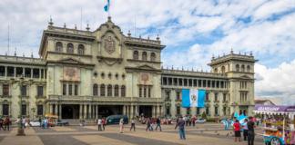 Autoridades municipales mantienen cierres vehiculares en zona 1.